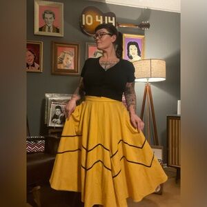 Collectif Gold / Black swing skirt